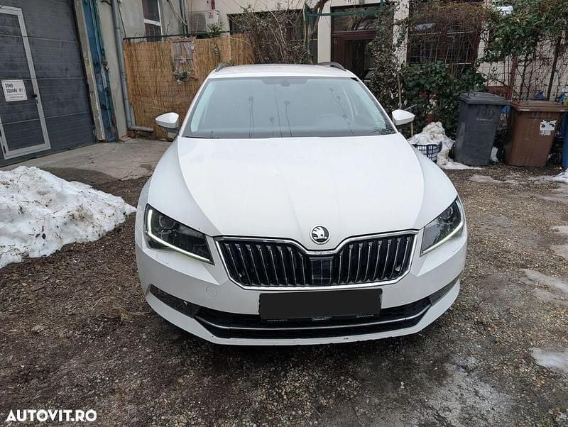 Alb Utilizat 2017 Skoda Superb Ambition Break | 15.500 EUR (Super Preț) - Imagine 1/4