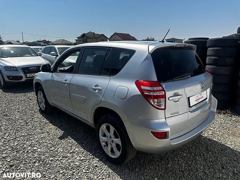 Second-hand Toyota RAV4 150 CP (110 kW) 2012 Culoareargint SUV