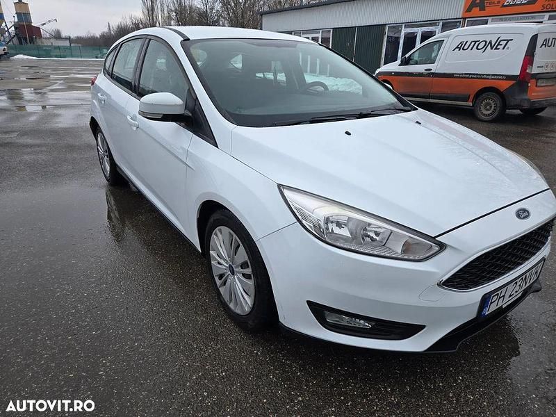 Second-hand Ford Focus 150 CP (110 kW) 2017 Culoarealb Hatchback