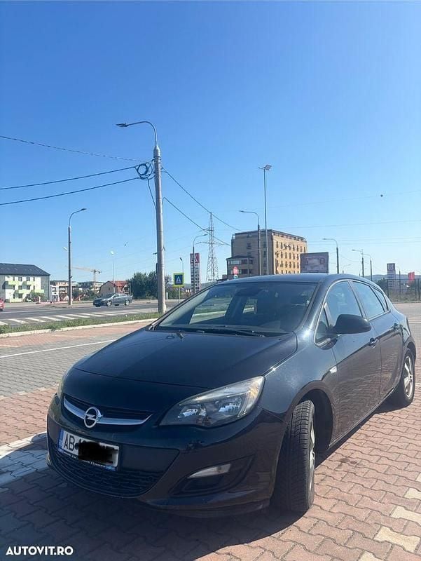 Negru Utilizat 2014 Opel Astra Style Hatchback | 4.700 EUR (Preț bun) - Imagine 1/4