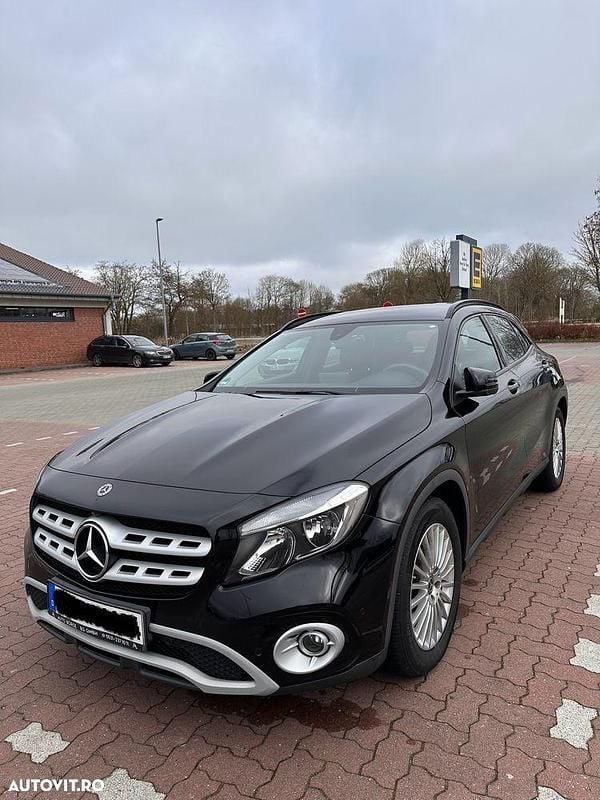 Negru Utilizat 2018 Mercedes GLA200 SUV | 18.500 EUR (Preț OK) - Imagine 1/4