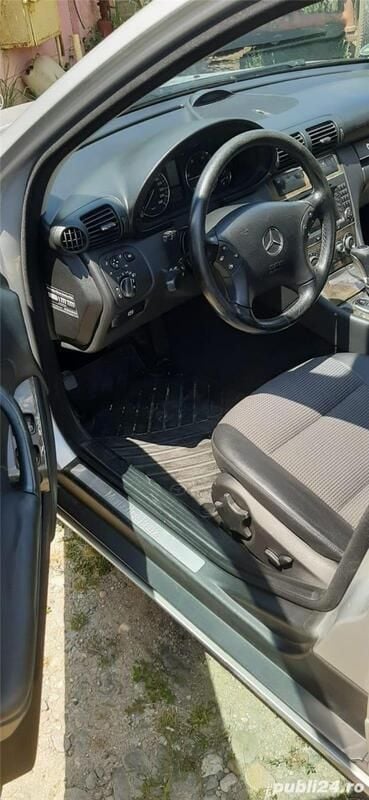 Second-hand Mercedes 220 150 CP (110 kW) 2006 Berlinǎ