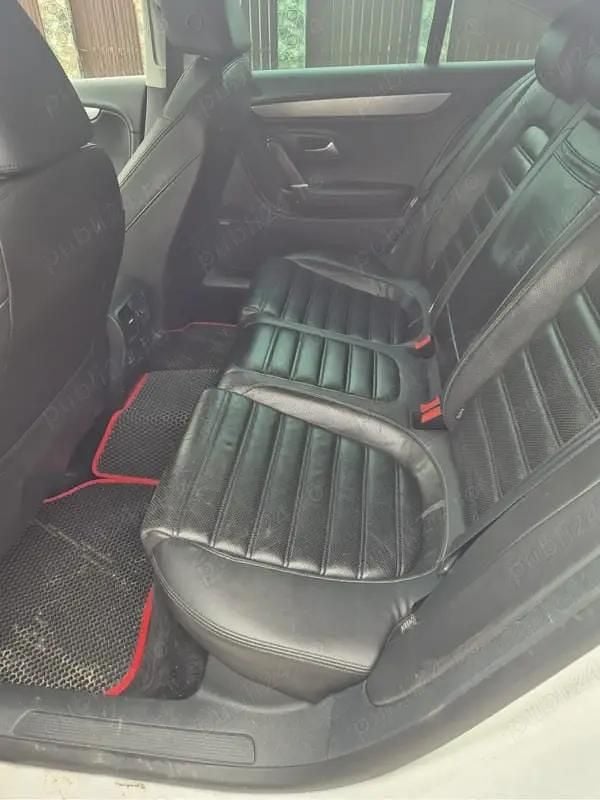 Second-hand VW Passat R-line 172 CP (126 kW) 2011 Berlinǎ