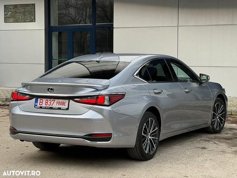 Second-hand Lexus ES300H Executive Line 218 CP (160 kW) 2024 Culoaregri Berlinǎ