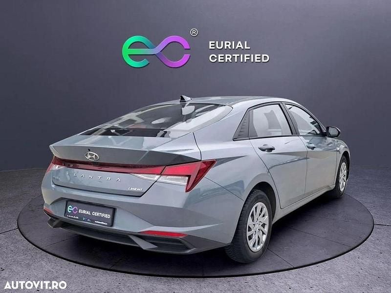 Second-hand Hyundai Elantra Comfort 123 CP (90 kW) 2021 Culoaregri Berlinǎ