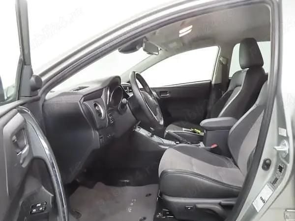 Second-hand Toyota Auris Hybrid Executive 136 CP (100 kW) 2018 Gri Berlinǎ