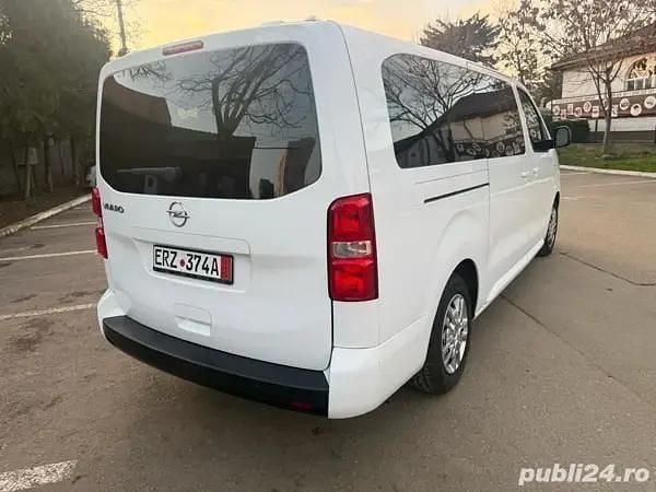 Second-hand Opel Vivaro 140 CP (102 kW) 2022 Monovolum