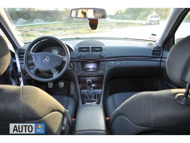 Second-hand Mercedes E220 150 CP (110 kW) 2006 Argintiu Berlinǎ