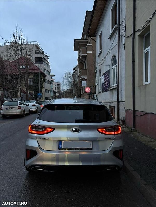 Second-hand Kia Ceed GT GT-Line 140 CP (102 kW) 2020 Culoareargint Hatchback