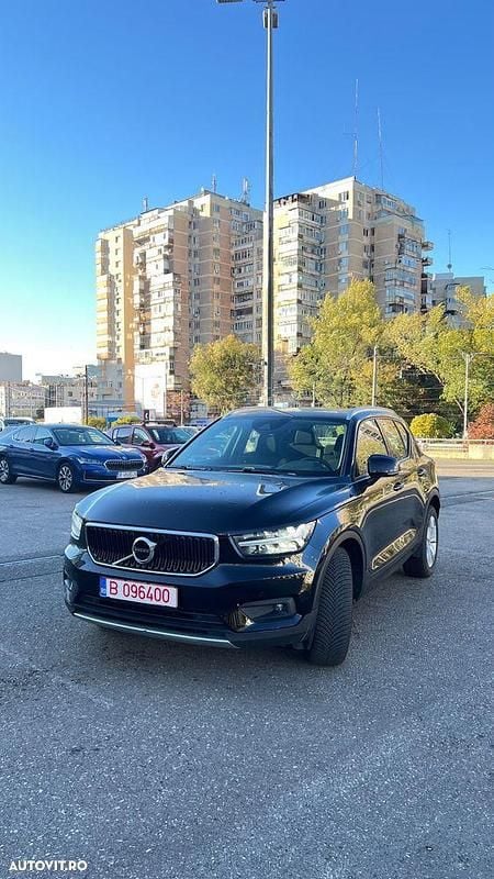 Culoarenegru Utilizat 2021 Volvo XC40 Momentum SUV | 20.500 EUR (Super Preț) - Imagine 1/4