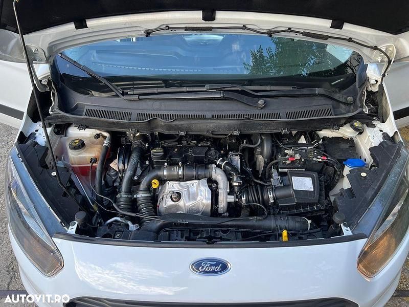 Second-hand Ford Courier 100 CP (73 kW) 2021 Culoarealb Monovolum