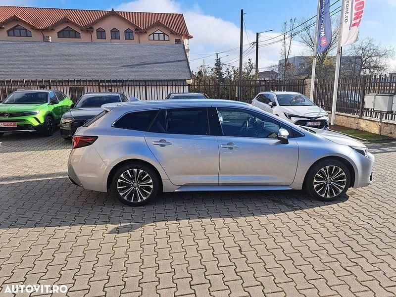 Second-hand Toyota Corolla 178 CP (130 kW) 2024 Culoareargint Break