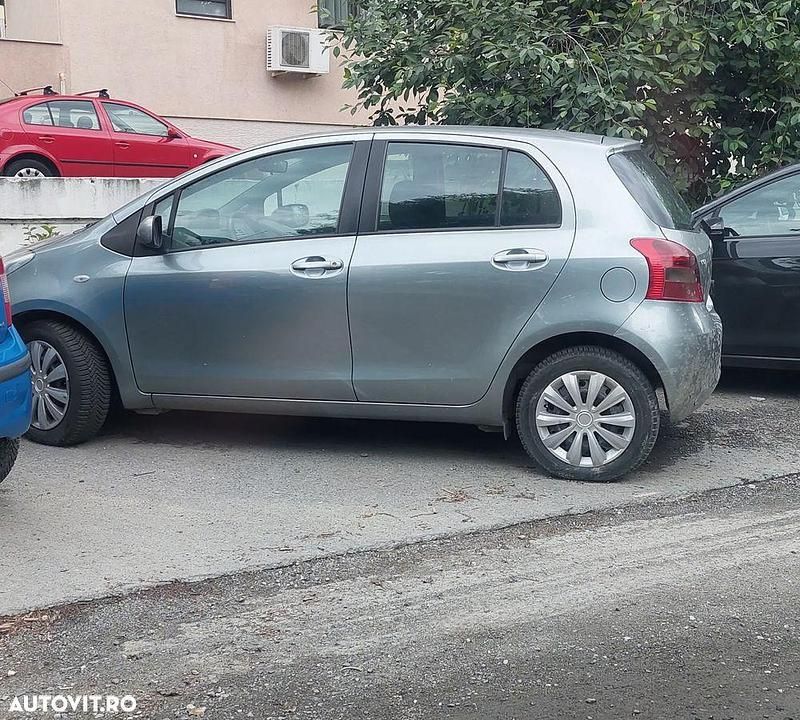 Gri Utilizat 2006 Toyota Yaris | 2.250 EUR (Preț OK) - Imagine 1/4