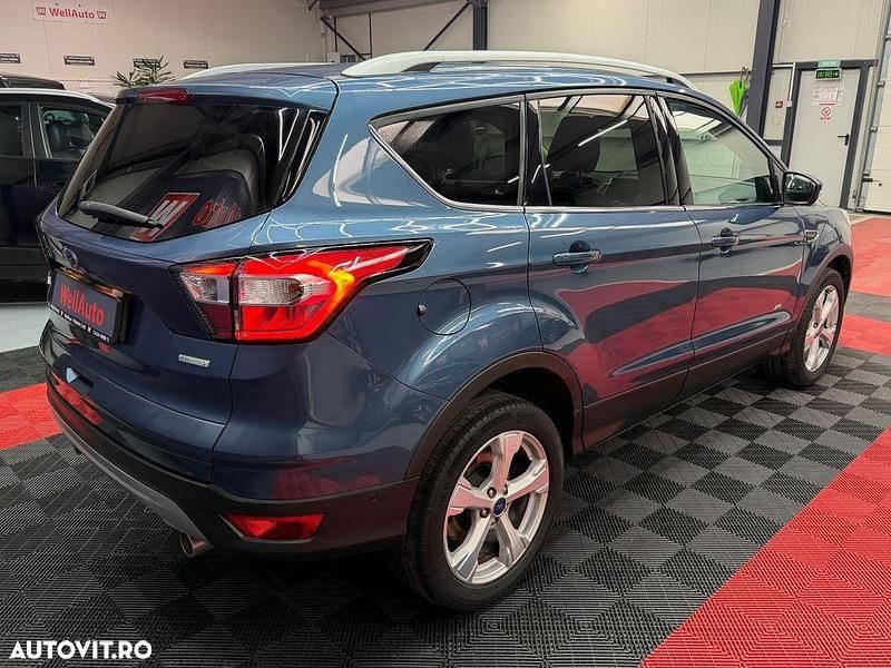 Second-hand Ford Kuga Titanium 182 CP (133 kW) 2019 Culoarealbastru SUV
