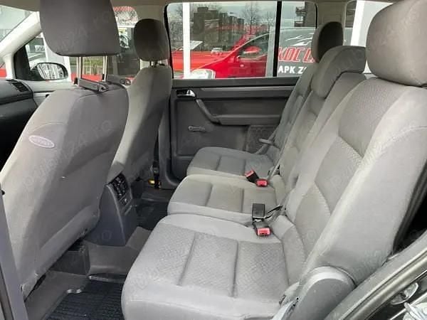 Negru Utilizat 2004 VW Touran Monovolum | 2.150 EUR - Imagine 1/4