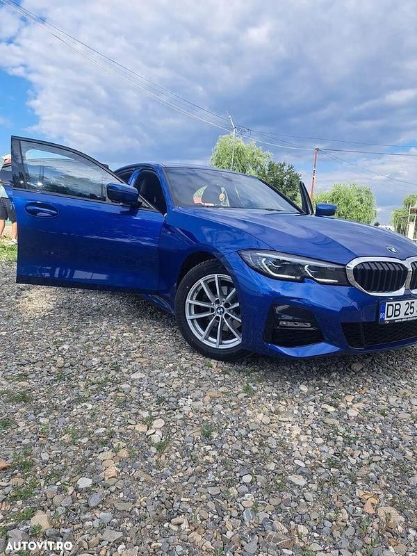 Culoarealbastru Utilizat 2022 BMW 318 M Sport Berlinǎ | 25.400 EUR (Preț OK) - Imagine 1/4