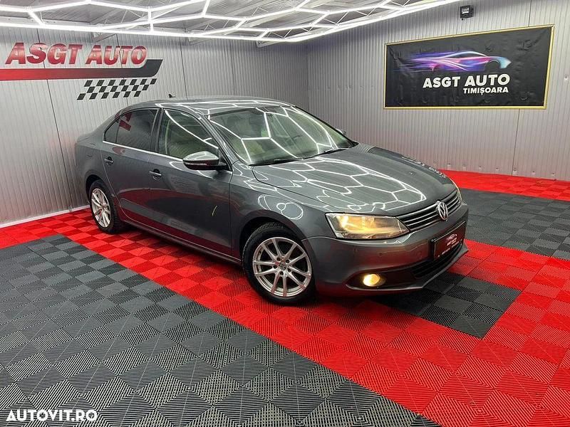 Second-hand VW Jetta 105 CP (77 kW) 2011 Culoaregri Hatchback