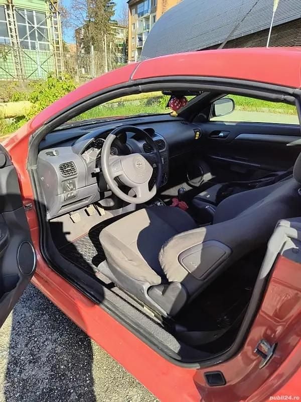 Second-hand Opel Tigra 125 CP (91 kW) 2005 Cabrio