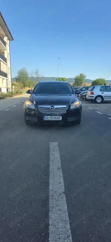 Gri Utilizat 2011 Opel Insignia Break | 3.000 EUR (Preț bun) - Imagine 1/4