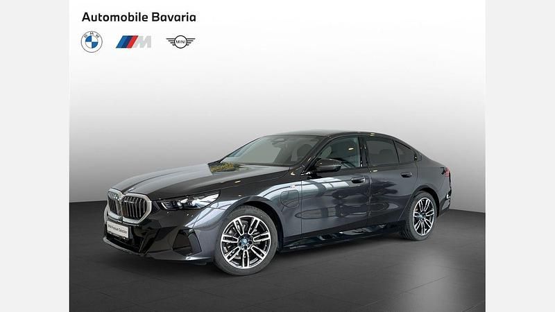 Gri sophisto brilliant effect metalizat metalizat Utilizat 2024 BMW 530e Comfort Edition Berlinǎ | 64.590 EUR - Imagine 1/4