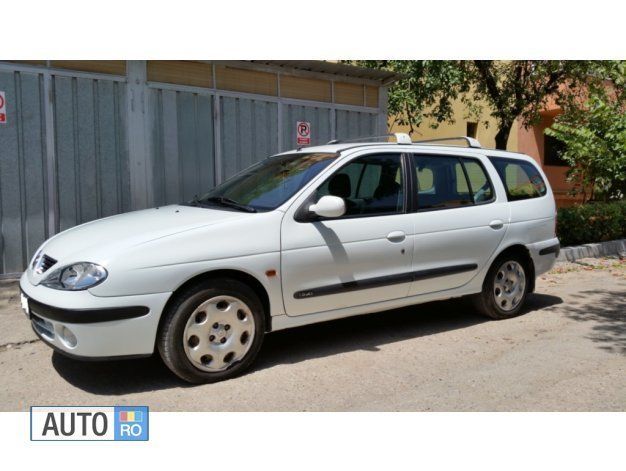 Alb Utilizat 2002 Renault Mégane GrandTour Break | 2.600 EUR - Imagine 1/4