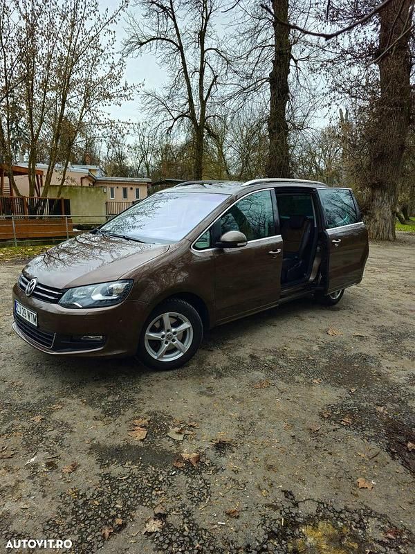 Second-hand VW Sharan 170 CP (125 kW) 2011 Culoaremaro Monovolum