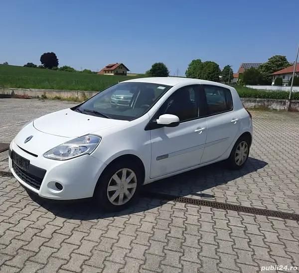 Utilizat 2013 Renault Clio IV Berlinǎ | 3.200 EUR - Imagine 1/4