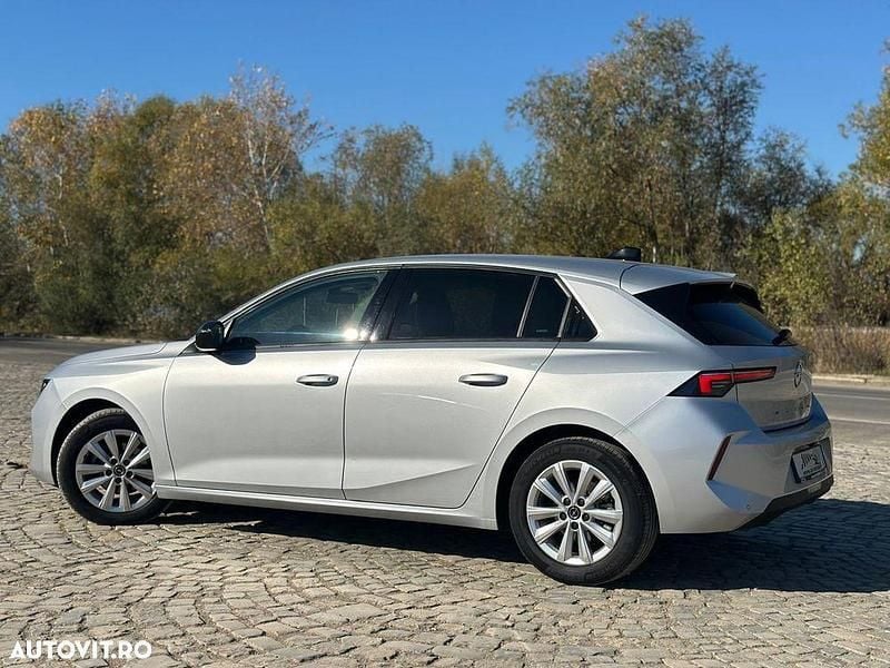 Second-hand Opel Astra Elegance 130 CP (95 kW) 2023 Culoaregri Hatchback