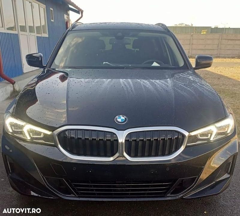 Culoarenegru Utilizat 2022 BMW 318 Break | 19.990 EUR (Preț OK) - Imagine 1/4
