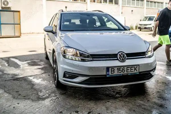 Alb Utilizat 2018 VW Golf VII Break | 13.800 EUR (Scump) - Imagine 1/4