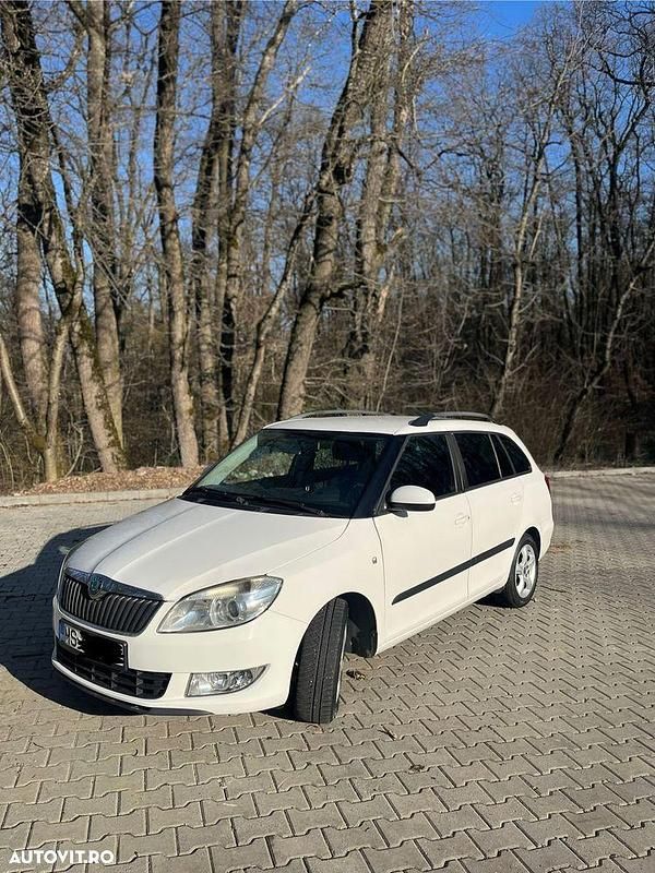 Culoarealb Utilizat 2011 Skoda Fabia Break | 2.900 EUR - Imagine 1/4