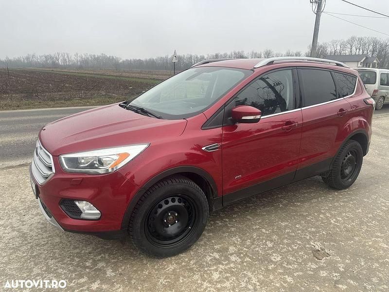 Second-hand Ford Kuga Titanium 180 CP (132 kW) 2017 Culoarerosu SUV
