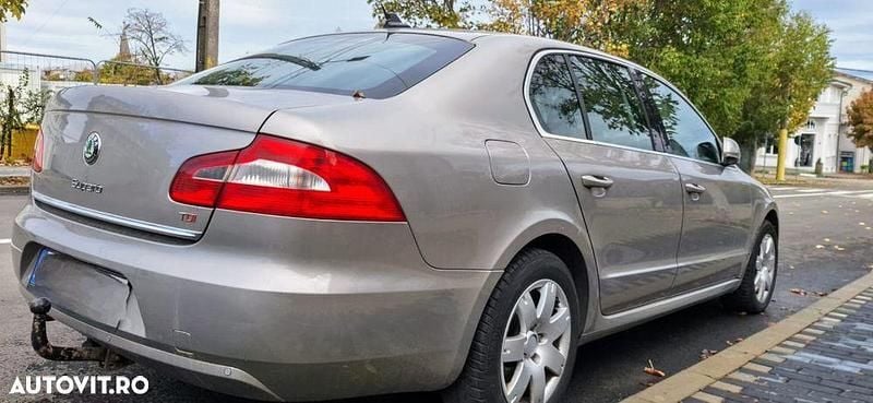 Second-hand Skoda Superb Elegance 170 CP (125 kW) 2009 Culoaregri Berlinǎ