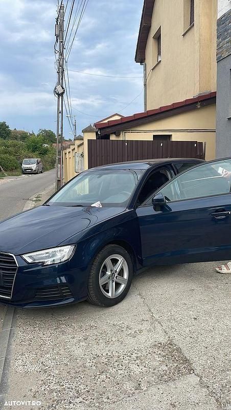 Culoarealbastru Utilizat 2019 Audi A3 Hatchback | 15.500 EUR (Preț OK) - Imagine 1/4