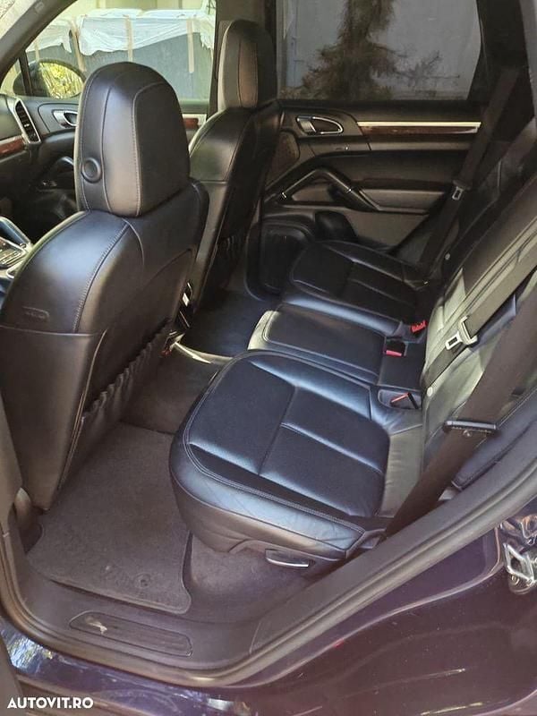 Second-hand Porsche Cayenne 240 CP (176 kW) 2011 Culoarealbastru SUV