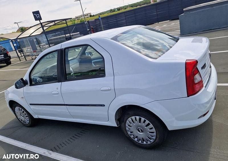 Alb Utilizat 2010 Dacia Logan Berlinǎ | 2.450 EUR (Preț OK) - Imagine 1/4