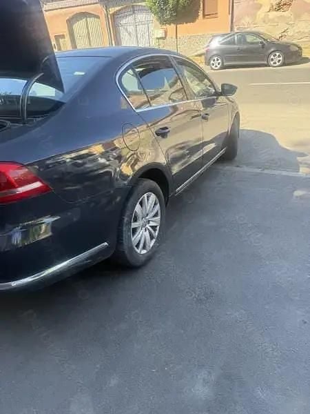 Gri Utilizat 2012 VW Passat Berlinǎ | 6.500 EUR (Preț OK) - Imagine 1/4