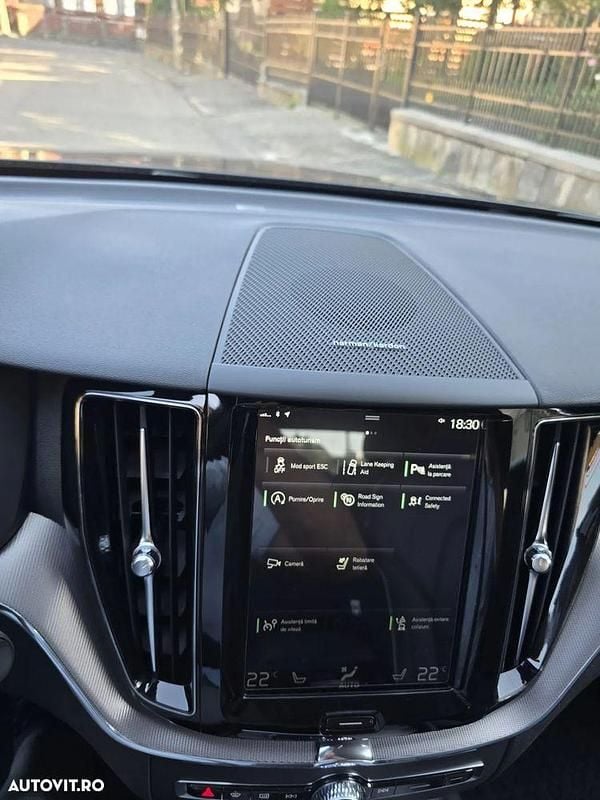 Second-hand Volvo XC60 R-Design 197 CP (144 kW) 2019 Culoaremaro SUV