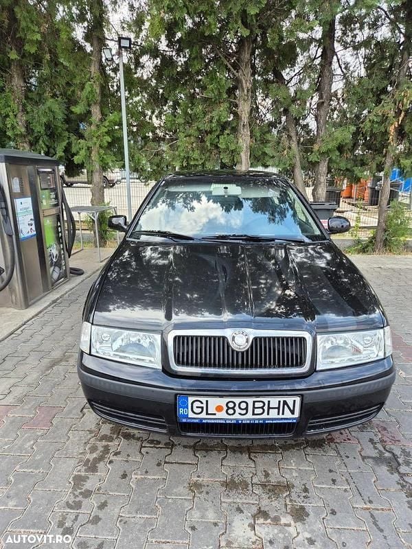 Culoarenegru Utilizat 2009 Skoda Octavia Tour Berlinǎ | 2.400 EUR (Preț bun) - Imagine 1/4