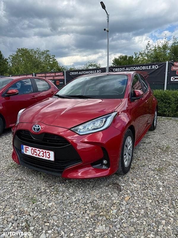Rosu Utilizat 2023 Toyota Yaris Hybrid Active | 17.350 EUR (Preț bun) - Imagine 1/4
