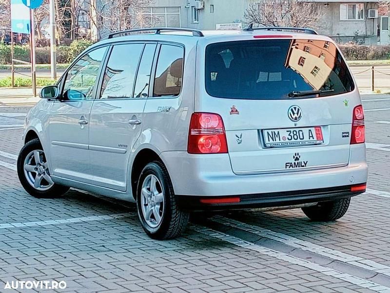 Second-hand VW Touran United 140 CP (102 kW) 2009 Culoaregri Monovolum