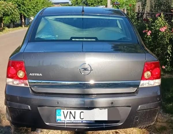 Second-hand Opel Astra 115 CP (84 kW) 2012 Gri Berlinǎ