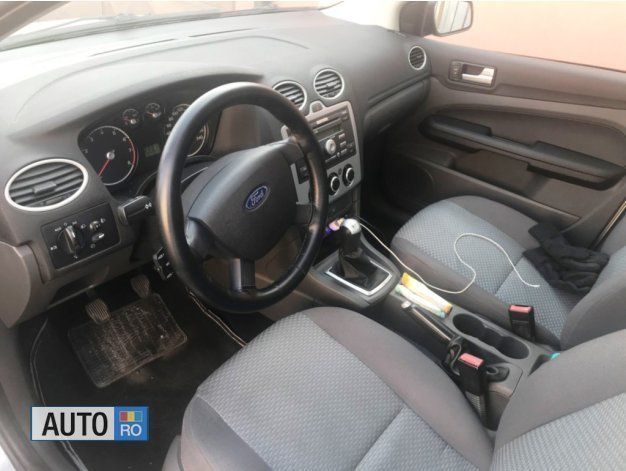 Second-hand Ford Focus 105 CP (77 kW) 2004 Gri Hatchback