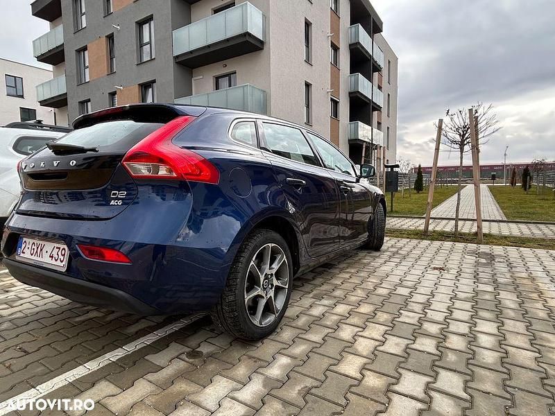 Second-hand Volvo V40 Ocean Race 120 CP (88 kW) 2015 Culoarealbastru Hatchback