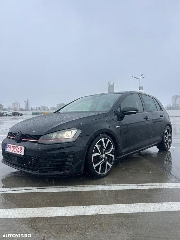 Second-hand VW Golf VII GTD 184 CP (135 kW) 2014 Culoarenegru Hatchback