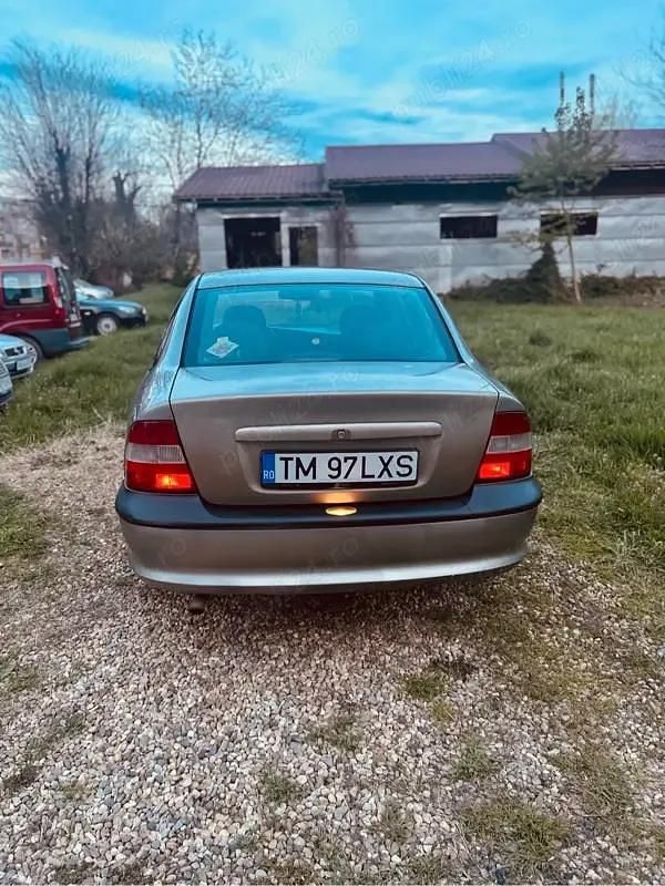 Second-hand Opel Vectra 75 CP (55 kW) 1996 Berlinǎ