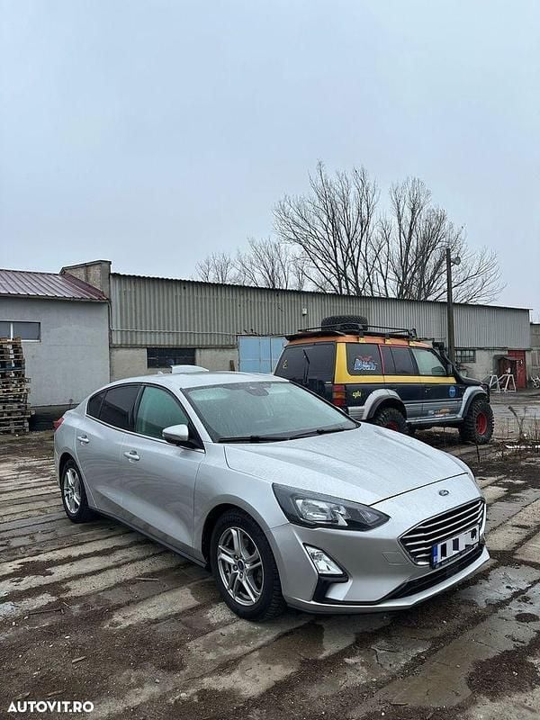 Gri Utilizat 2021 Ford Focus Hatchback | 12.500 EUR (Preț OK) - Imagine 1/4