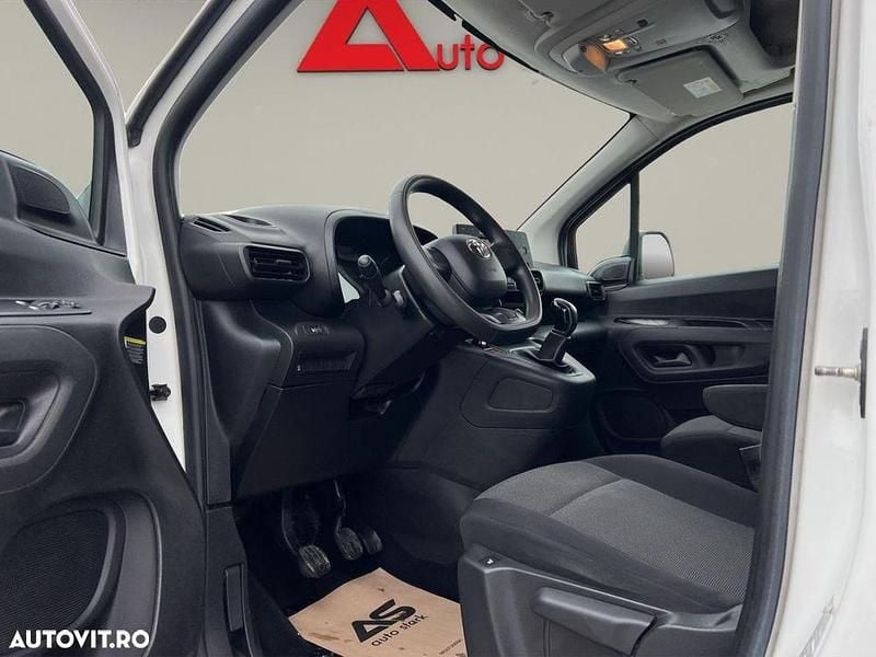 Second-hand Toyota Proace 102 CP (75 kW) 2021 Culoarealb Monovolum