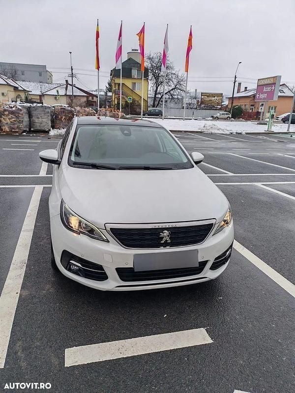 Second-hand Peugeot 308 Allure 110 CP (80 kW) 2018 Culoarealb Hatchback