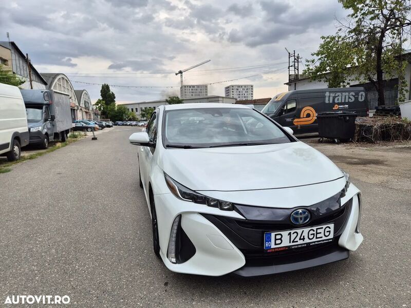 Alb Utilizat 2020 Toyota Prius Plug-in Hybrid Executive Hatchback | 20.800 EUR - Imagine 1/4